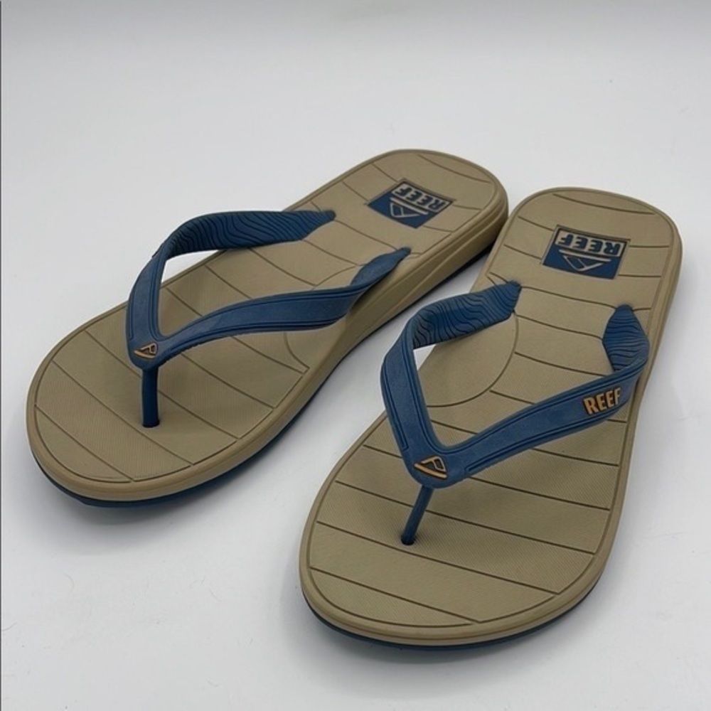 Reef Men's Sandals with Tan Base and Blue Straps